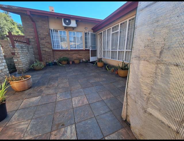 5 BEDROOM HOUSE FOR SALE IN VANDERBIJLPARK SE 1